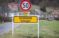 Аеропорт Праги одним з перших перейшов на нову систему перевірки біометрики подорожніх. Пасажири скаржились на черги