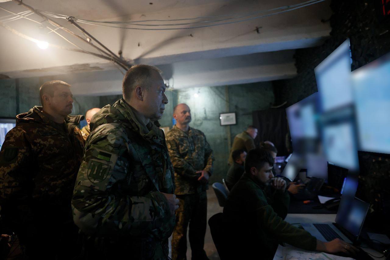 Командування на чолі з Головнокомандувачем ЗСУ Олександром Сирським на Авдіївському напрямку.