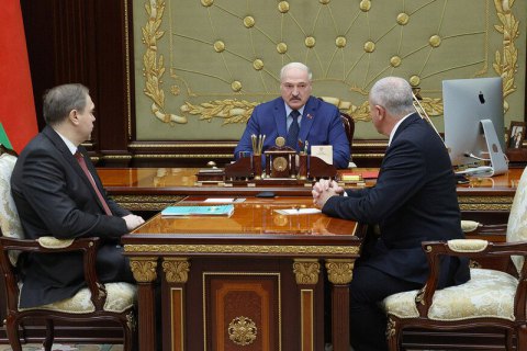 Лукашенко заявил, что Меркель называет его "господином президентом"