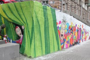 В центре Киева появилось граффити от Cirque du Soleil