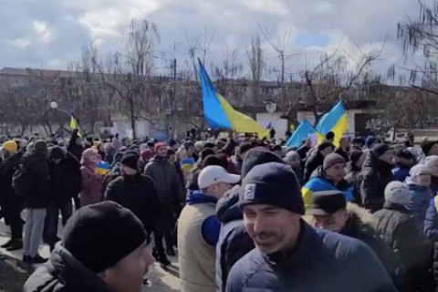 В оккупированной Новой Каховке люди митингуют против оккупантов