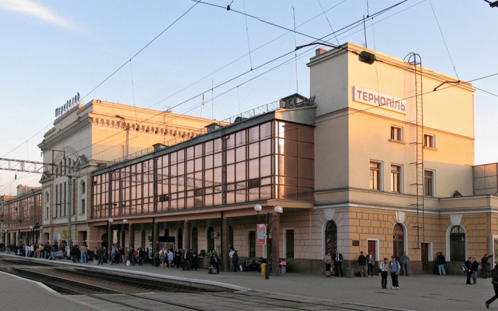 Одразу в кількох містах України людей евакуювали з вокзалів через повідомлення про мінування