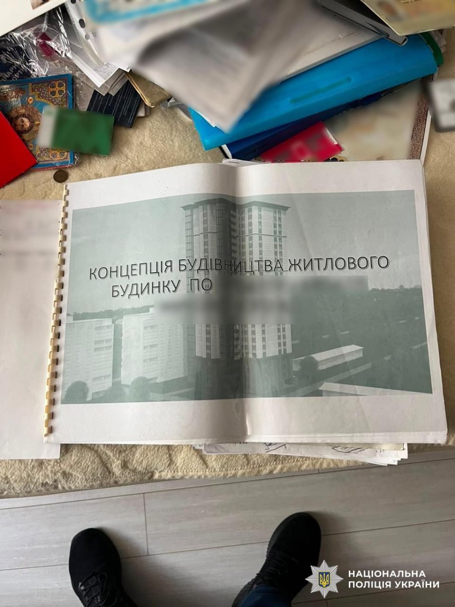 Знайдені під час обшуків докази