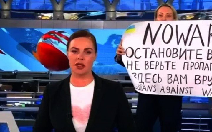Тільки Зеленському і Тихановській: німці передумали вручати "Премію ЗМІ за свободу" російській журналістці