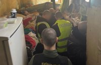 У Києві судитимуть чоловіка, який із СІЗО продавав неіснуючі дрова