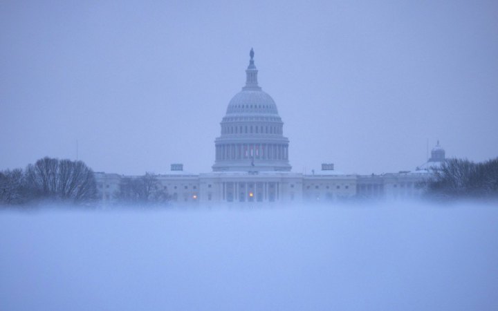 У США через снігову бурю скасували понад 14 тисяч авіарейсів