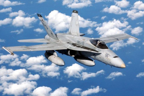 Американский пилот погиб при крушении истребителя F-18 в Англии