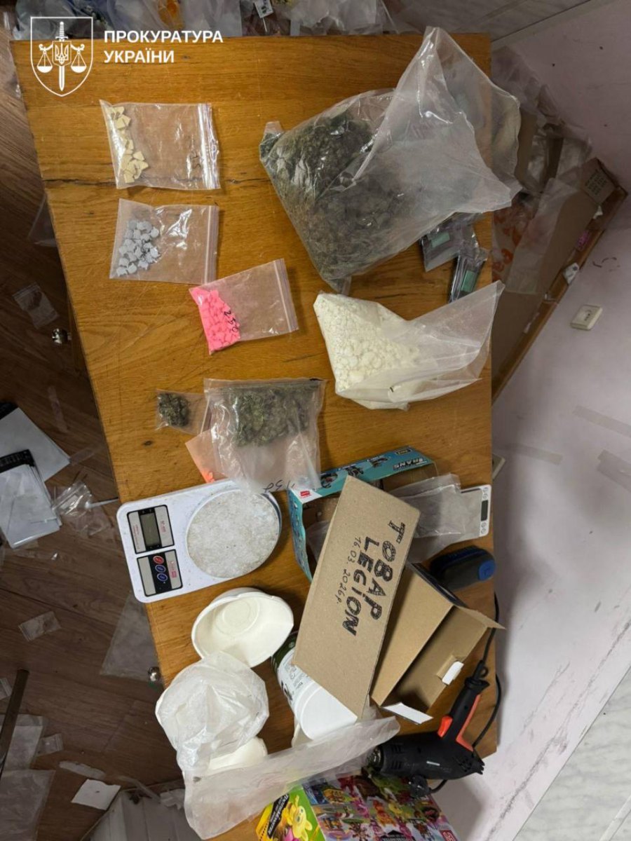 Знайдені докази під час обшуків