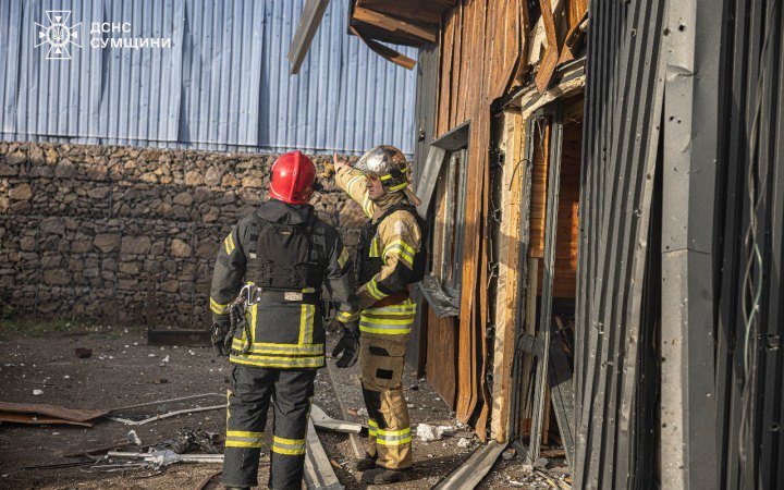 Рятувальники ліквідували пожежу на місці російської атаки у Сумах