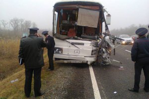 Три украинца погибли в ДТП с участием микроавтобуса и автобуса в России