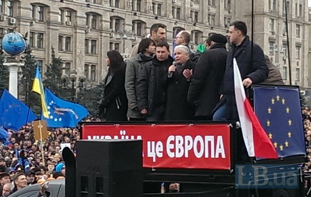 Лідер PiS і віцепрем'єр-міністр Польщі Ярослав Качинський виступає на Майдані. 2013-й рік