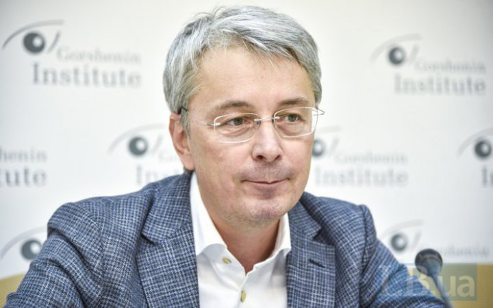Ткаченко просить Францію профінансувати проєкти УКФ та УІК