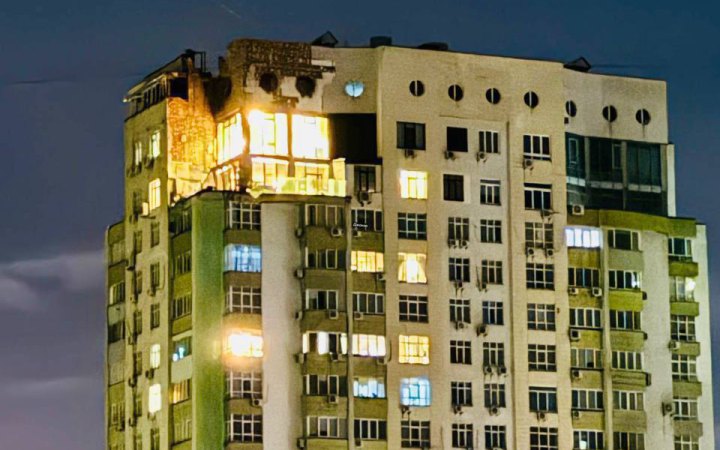 У Києві внаслідок атаки пошкоджено багатоповерхівку, є поранені 