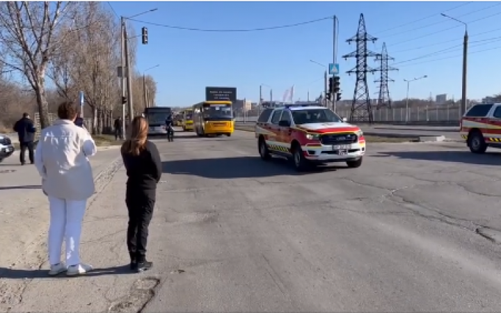 Колонна из 24 автобусов выехала из Запорожья в Бердянск, – глава ОВА