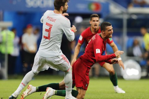 Захисник збірної Іспанії звинуватив Роналду в обмані