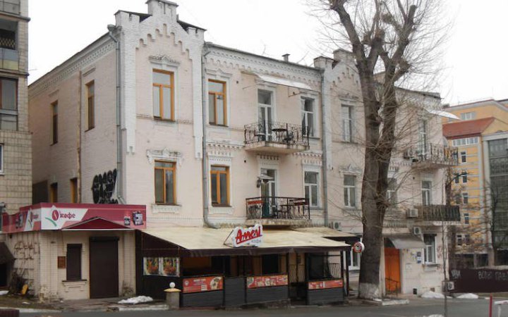 У центрі Києва почали розбирати памʼятку архітектури "Будинок з комахами"
