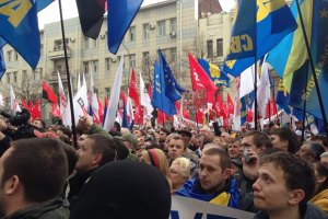 Сегодня лидеры оппозиции будут поднимать Украину в Черкассах