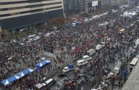 Жители Сеула снова вышли на улицы с требованием отставки президента 