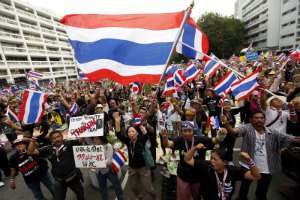 Протестующие отключили свет в штаб-квартире национальной полиции Таиланда