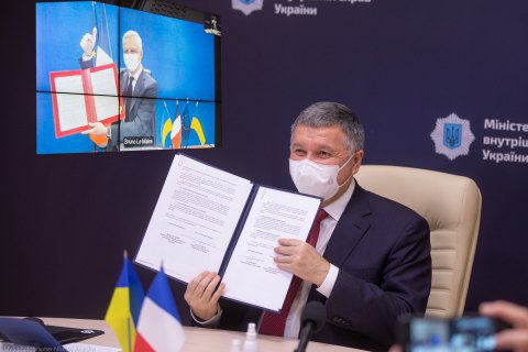 Аваков и Ле Мэр подписали декларацию в рамках Украинско-Французской комиссии по экономическому сотрудничеству