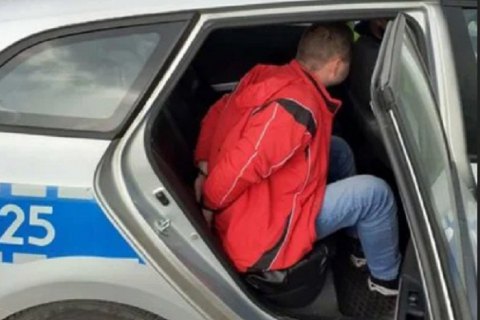В Польше задержали украинского дальнобойщика, который во время движения выпил бутылку водки