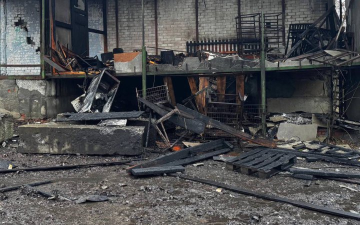 Головне за ніч та ранок понеділка, 17 листопада: майже 220 боєзіткнень, удари по Балаклії, Зеленський у Франції