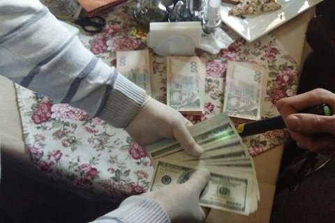 Директора госпредприятия в Киевской области поймали на крупной взятке (обновлено)