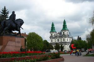 Власти Тернополя не могут установить причину жуткого смрада