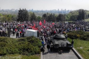 Оппоблок подал заявку на митинг 20 тыс. человек 9 мая в Киеве