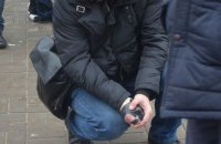 Миколаївський поліцейський відібрав у злочинця гранату з висмикнутою чекою