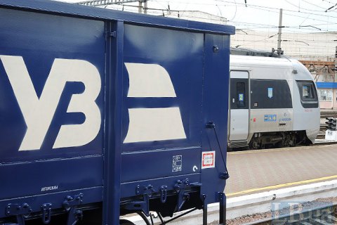 "Укрзалізниця" має намір перевозити поштові вантажі у складі пасажирських поїздів