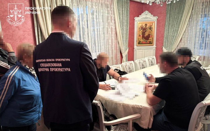 Депутата Закарпатської облради підозрюють у незаконному збуті деревини дуба на понад 1 млн грн