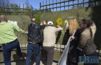 Активісти та Автомайдан спробували зупинити забудову Святошинського лісу