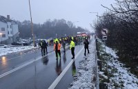 Майже тисяча вантажівок стоять у черзі через блокування кордону словацькими перевізниками