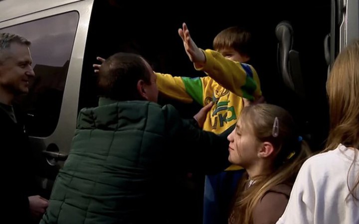 Україна повернула з окупації ще десятьох дітей