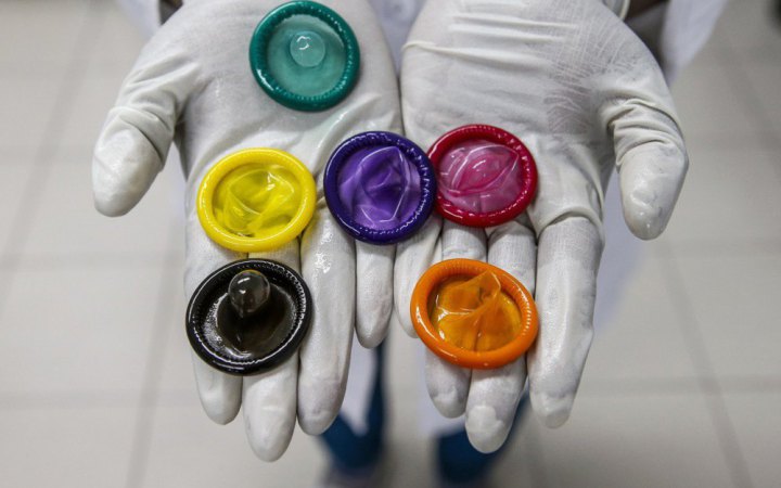 Найбільший світовий виробник презервативів попередив про підняття цін через війну з Іраном