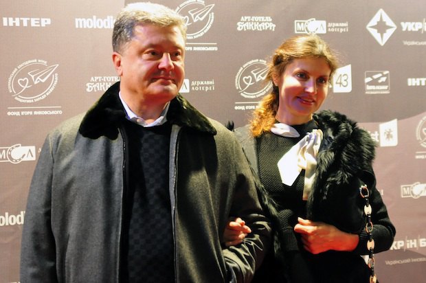 Петр Порошенко с женой на закрытии "Молодость"