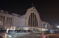 Укрзалізниця приглушила зовнішнє освітлення на низці вокзалів