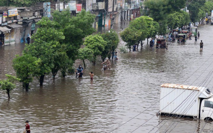 У Пакистані через рекордну зливу загинуло щонайменше 25 людей