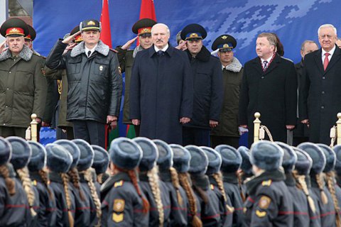 Лукашенко запрошує президентів інших країн у Мінськ на парад 9 травня