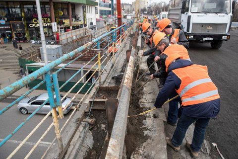 КГГА показала, как разбирают Шулявский мост