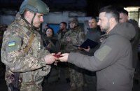 Зеленський нагородив бійців 57-ої бригади за захист Бахмута