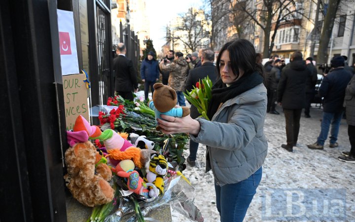 У Києві вшанували загиблих внаслідок землетрусу в Туреччині