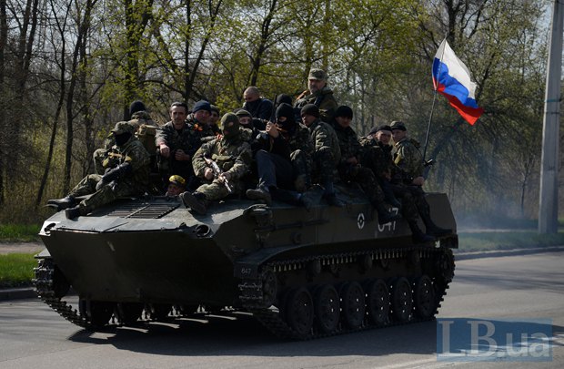 Украинская техника с русскими диверсантами на броне