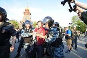 В Москве разогнали "народные гуляния" оппозиционеров