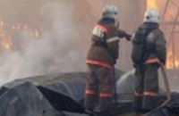 Взрывы на складе пиротехники в Донецке продолжаются 