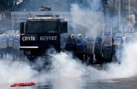 В Стамбуле полиция разогнала демонстрантов газом и водометами 