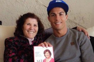 Мать Роналду задержали в аэропорту Мадрида с незадекларивонными деньгами
