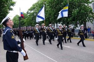 Російські й українські моряки святкують Перемогу разом