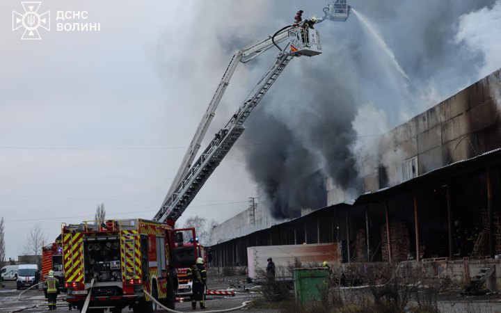 ОВА: унаслідок атаки РФ на Волині зафіксували влучання у цивільні підприємства і житловий будинок
